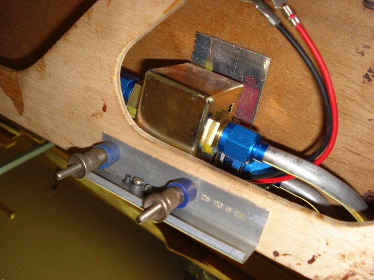 Brandstof leiding 004